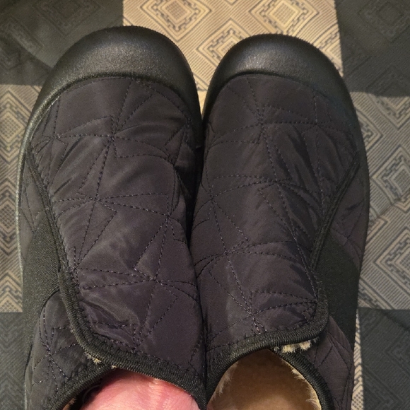 Cozy Black NWOT Quilted Faux Fur Lined Slip On Boots... - Picture 6 of 6